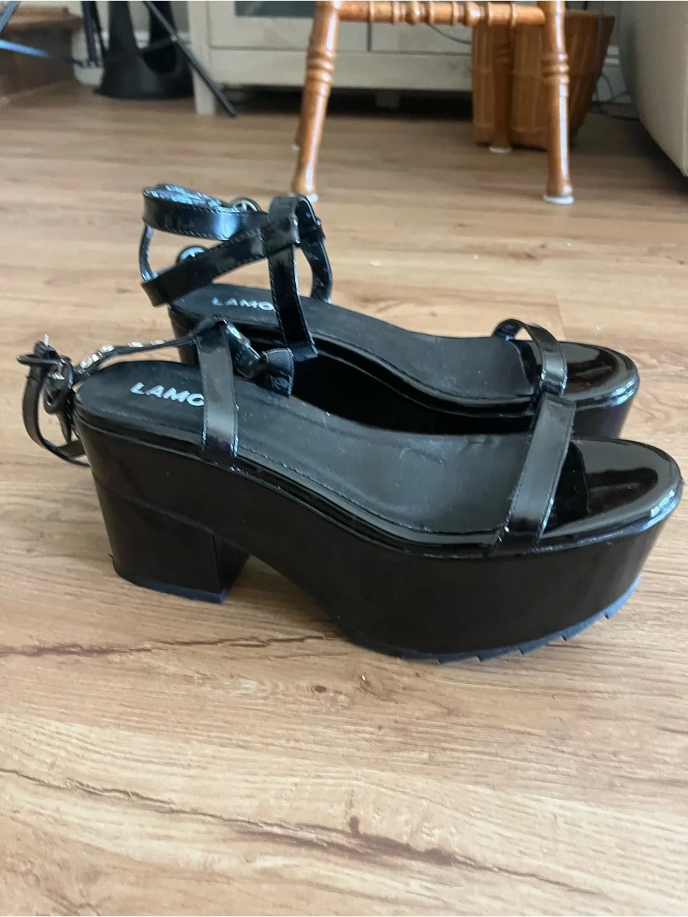 Lamoda poshmark description